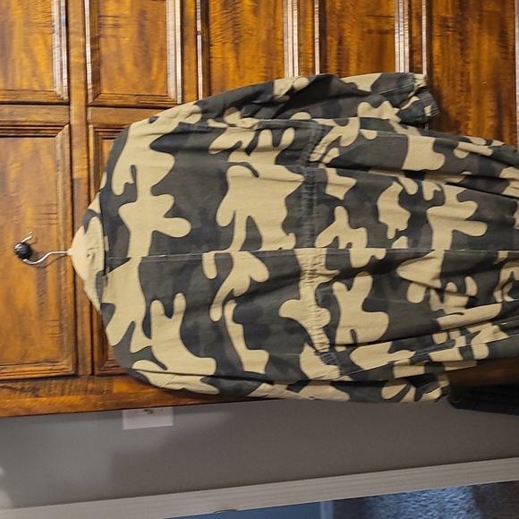 Fashion Nova Womens medium oversized Camo jacket. Long jacket - Picture 7 of 7